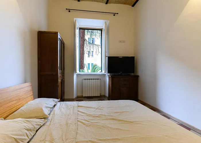 Caracciolo House *